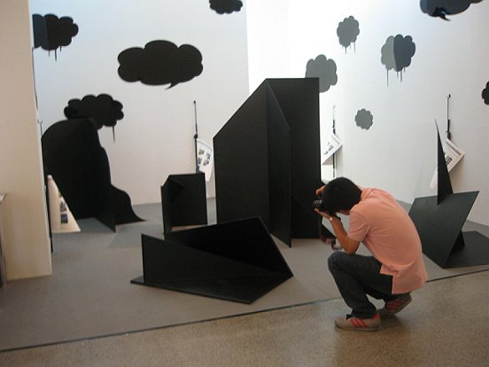 Liu Ding: Gravestone for Rumour Mongers, 2008, Installation, steel, acrylic, paper