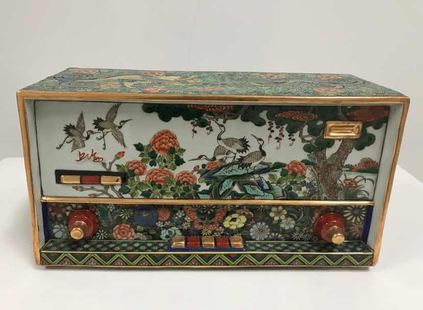 Ma Jun – New Chinese Series – Colored Radio,  Porcelain, ca. 35 x 18 x 22 cm