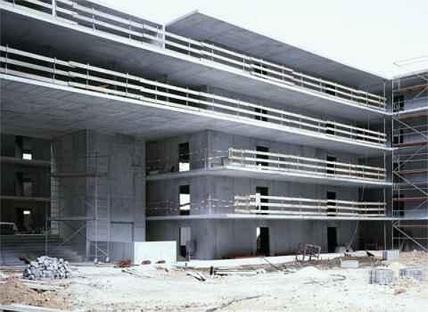 Rohbau I - Building Shell II 2003, C-Print, 150 x 196 cm